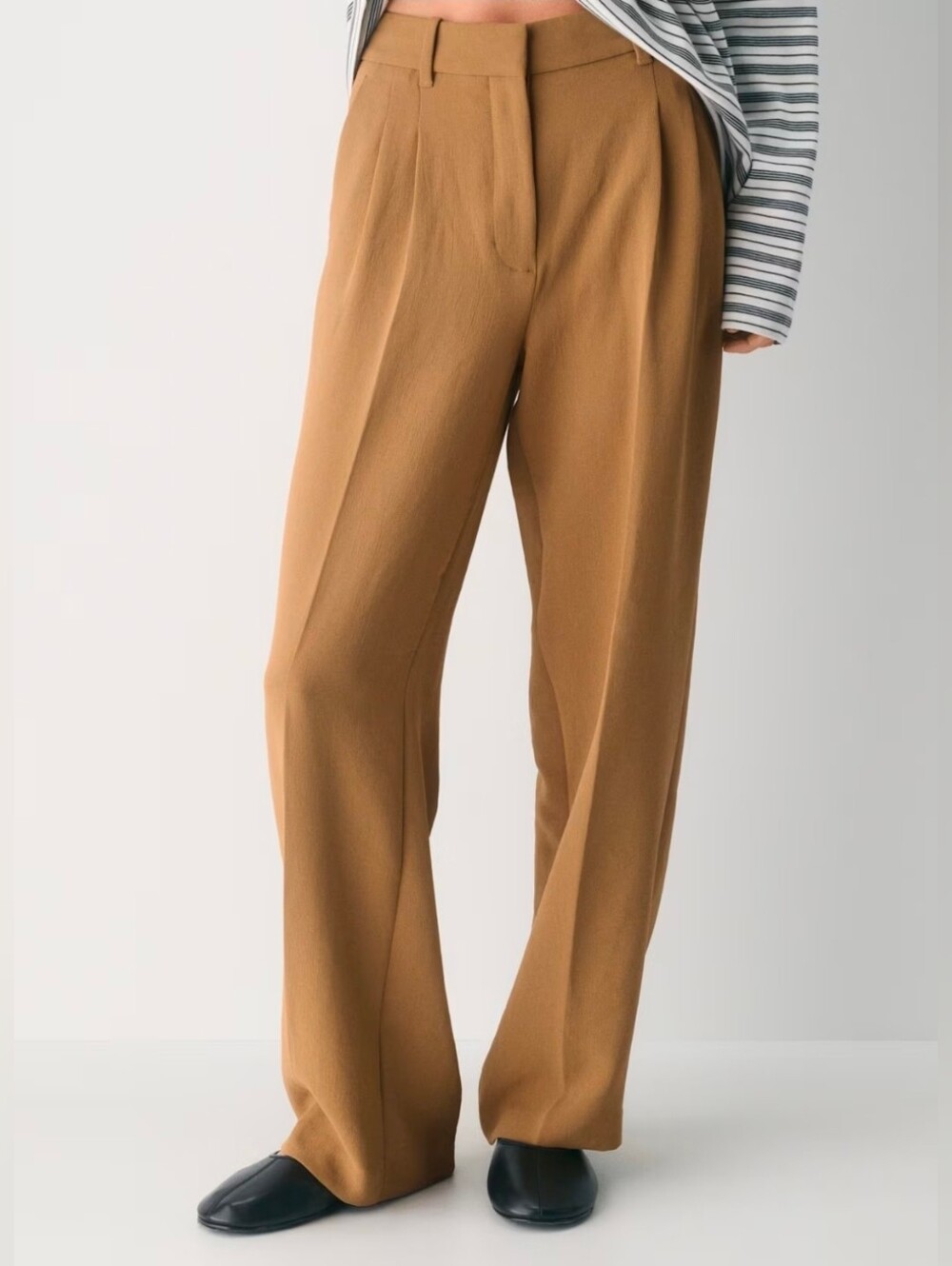 NWOT Aritzia Wilfred The Effortless Pant - Crepette Size 6